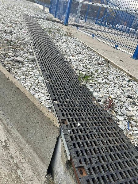 Этапы монтажа водоотводных лотков (системы поверхностного водоотвода)
